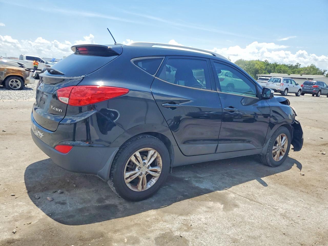 2012 Hyundai Tucson - Image 3