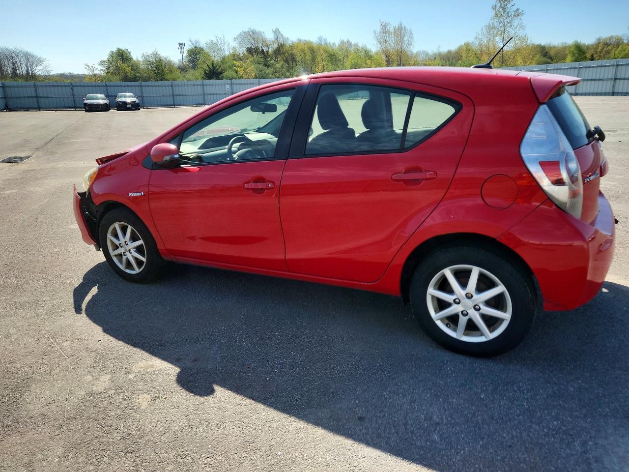 2014 Toyota Prius C Three - Фото 2