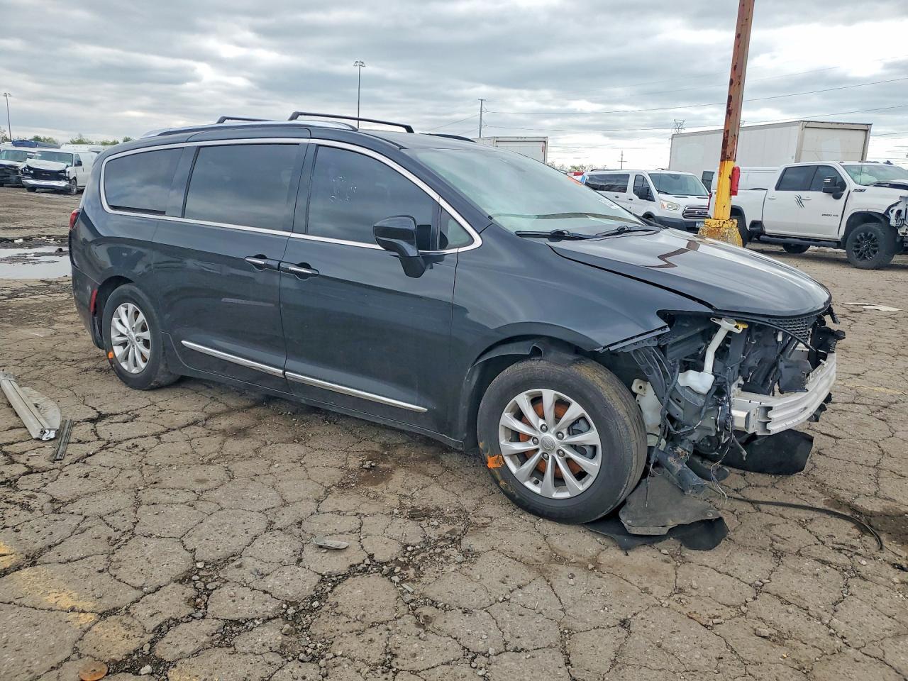2019 Chrysler Pacifica Touring L - Image 4