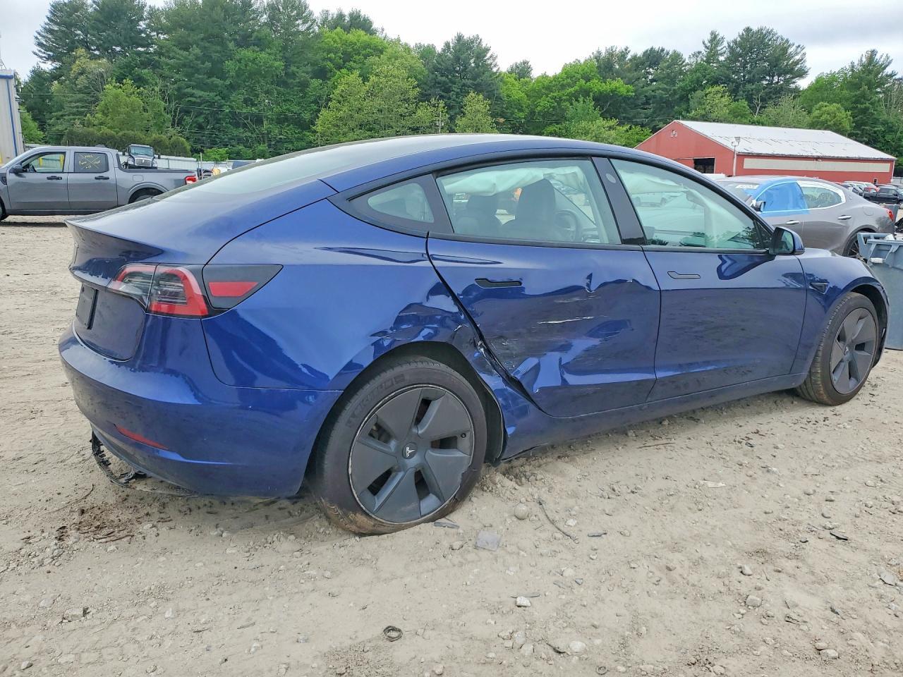 2023 Tesla Model 3 - Фото 3