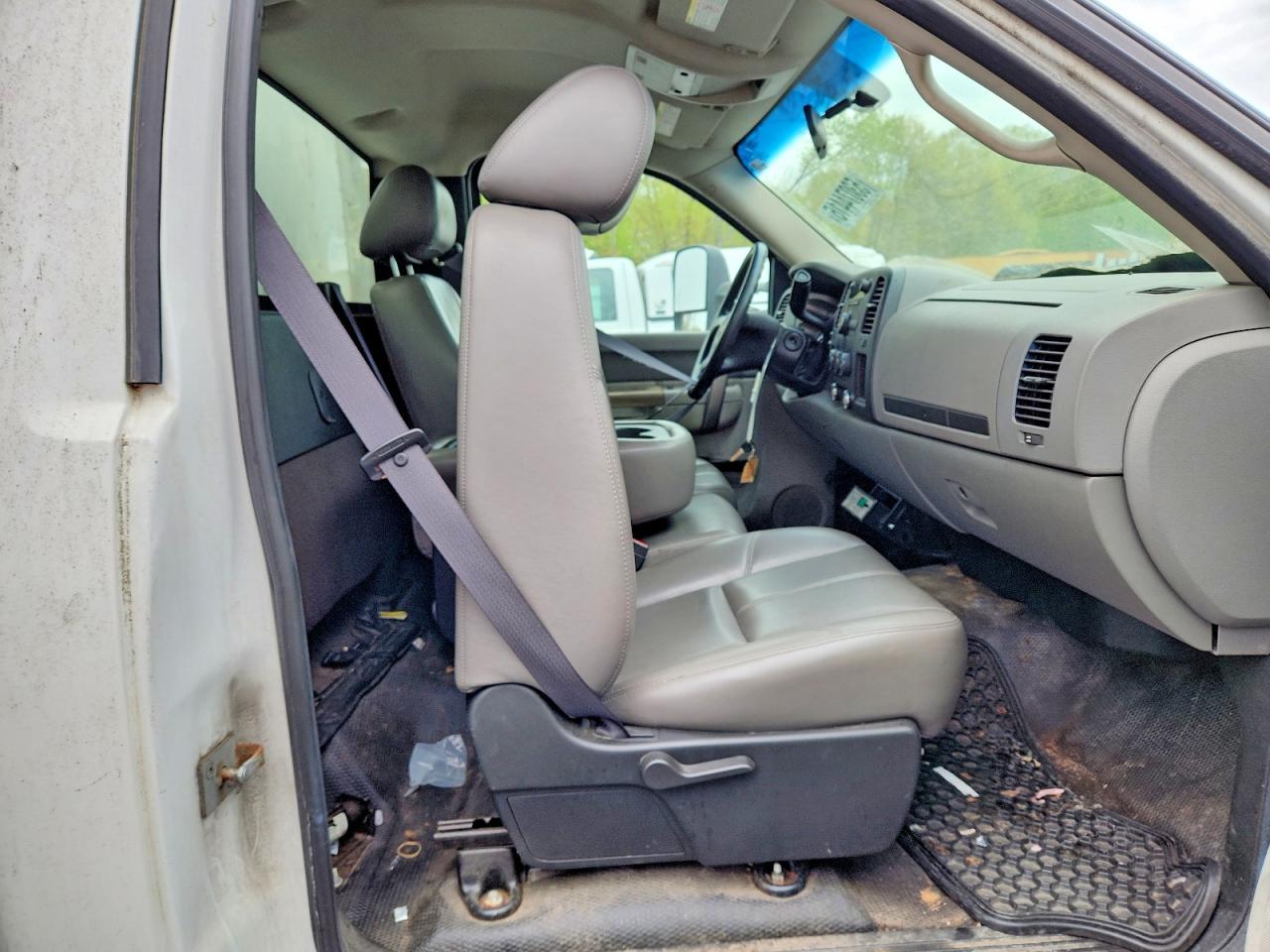 2011 GMC Sierra Refrigerated Box Truck - Фото 5