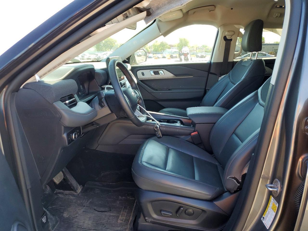 2025 Ford Explorer Active - Фото 7
