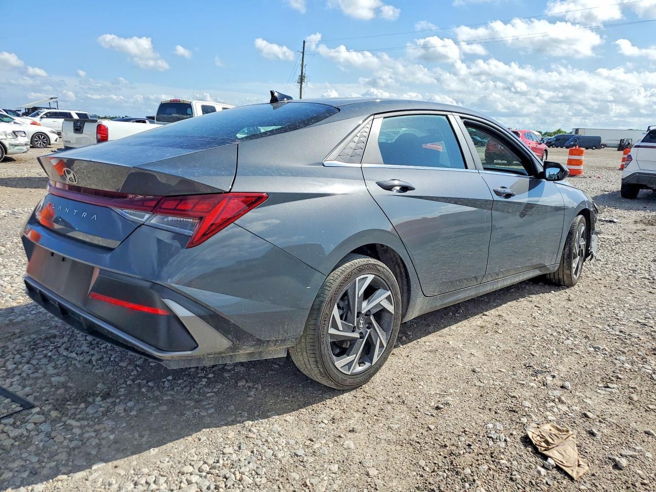 2024 Hyundai Elantra Sel - Фото 3