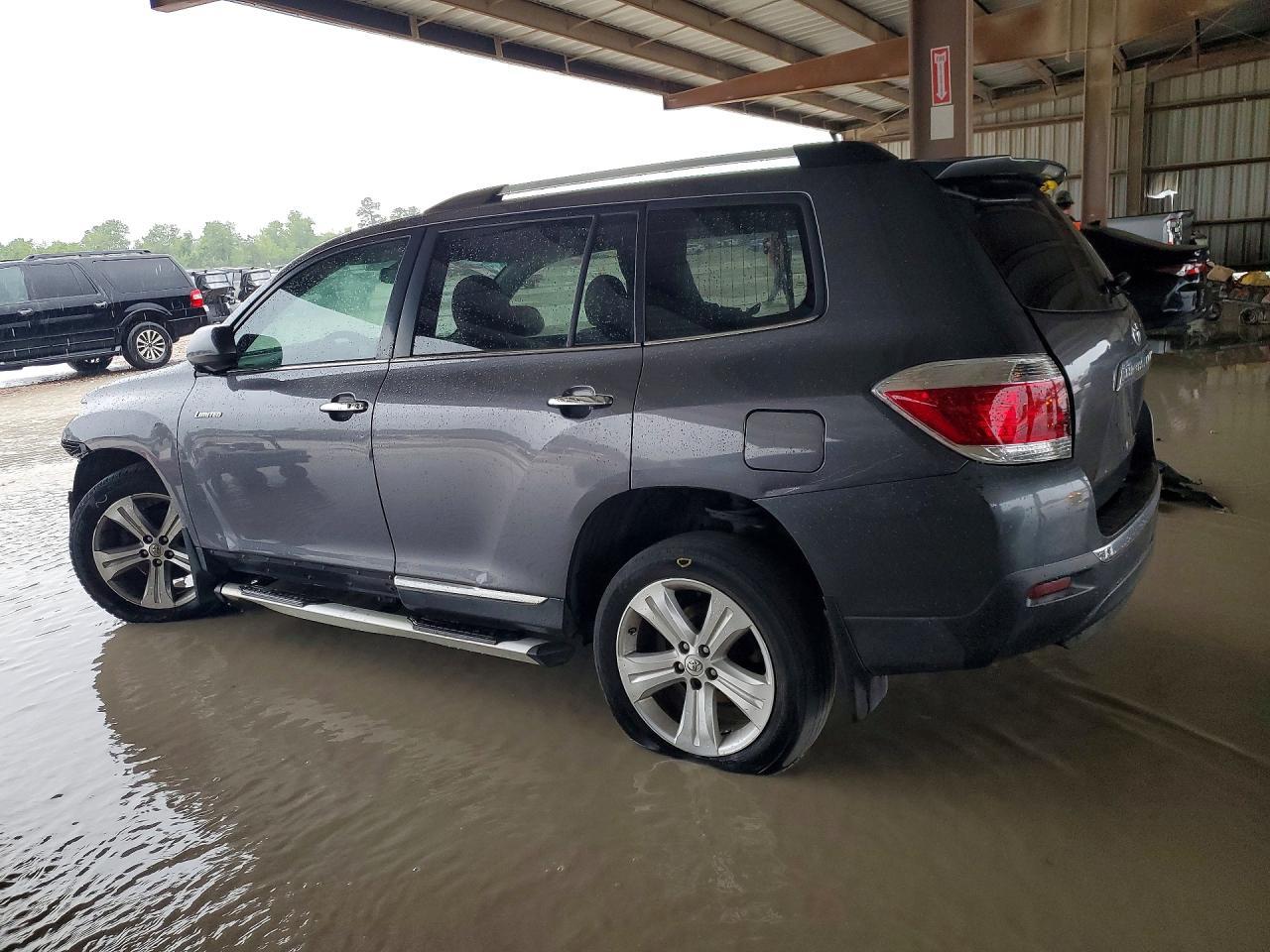 2013 Toyota Highlander Limited - Image 2