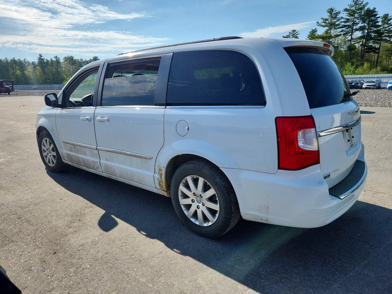 2014 Chrysler Town & Country Touring - Фото 2
