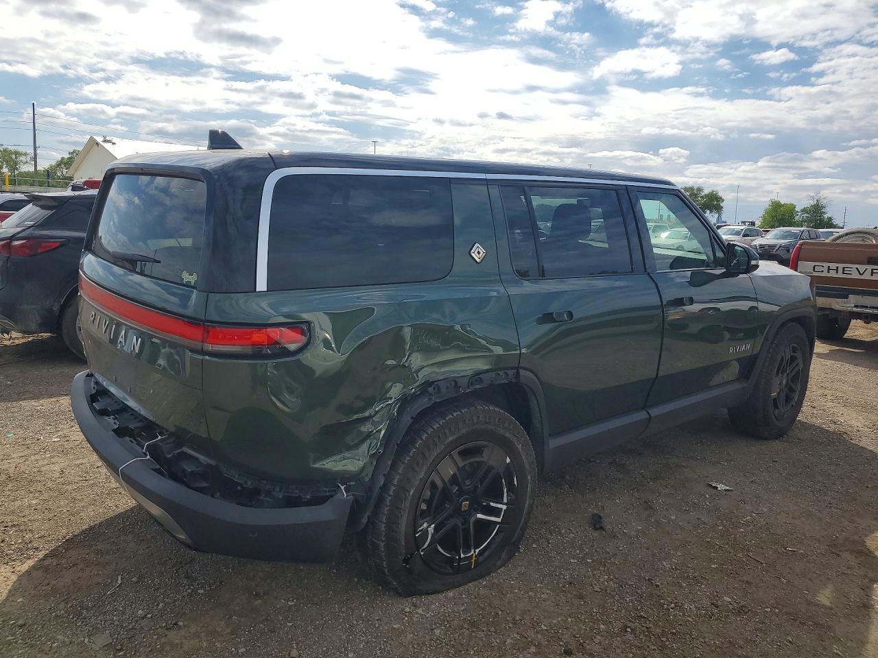 2024 Rivian R1S Adventure - Image 3