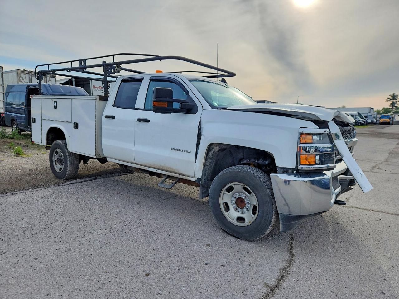 2019 Chevrolet Silverado C2500 Heavy Duty - Фото 4