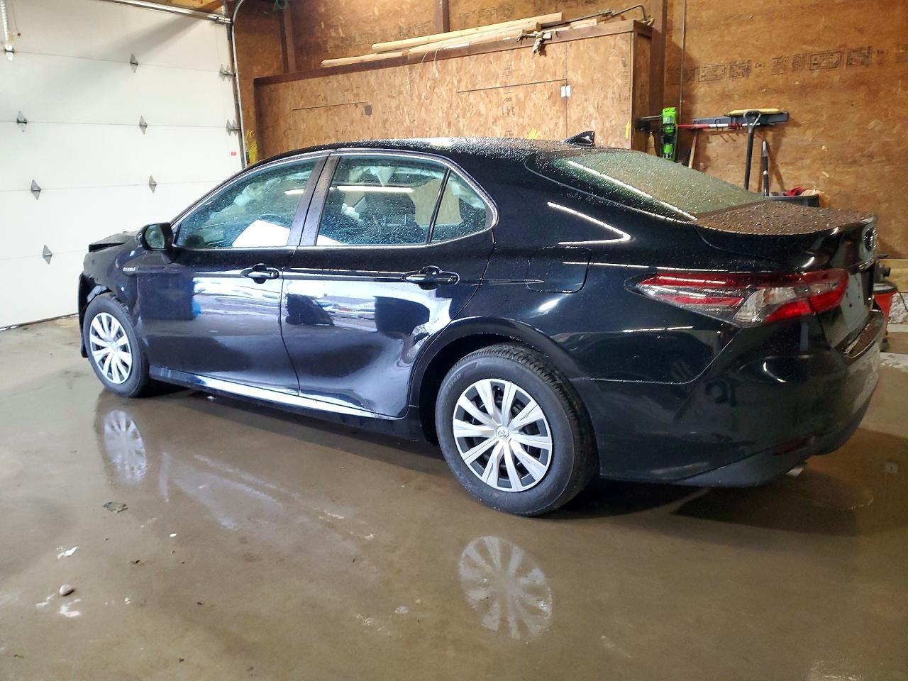 2021 Toyota Camry - Фото 2