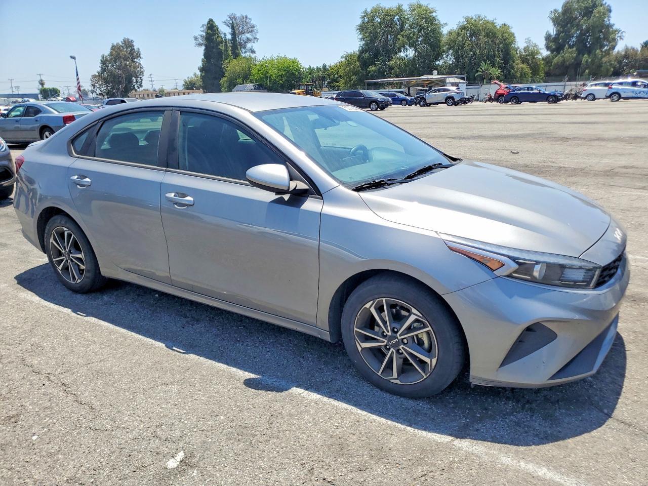 2023 Kia Forte Lxs - Фото 4