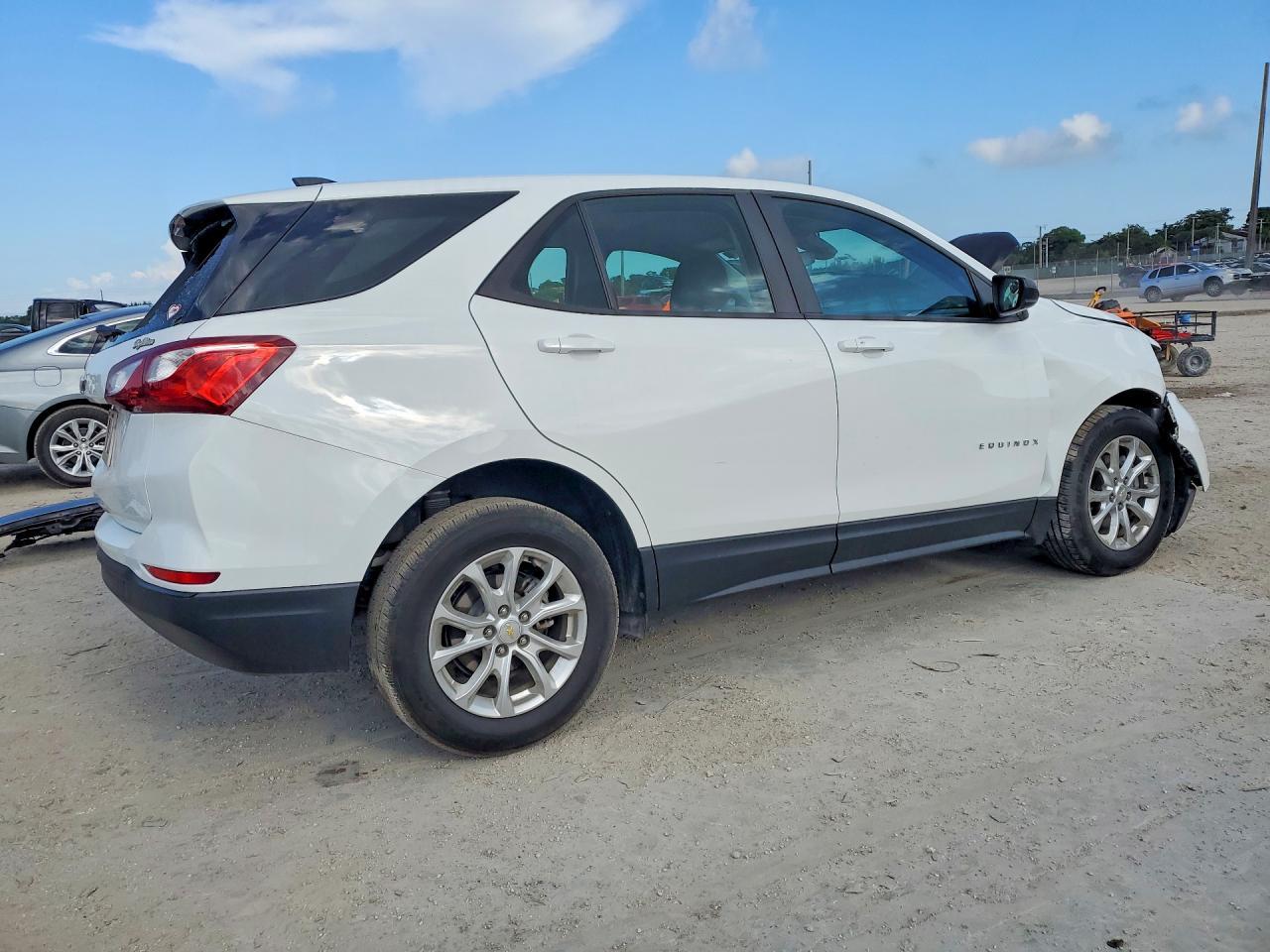 2020 Chevrolet Equinox Ls - Фото 3