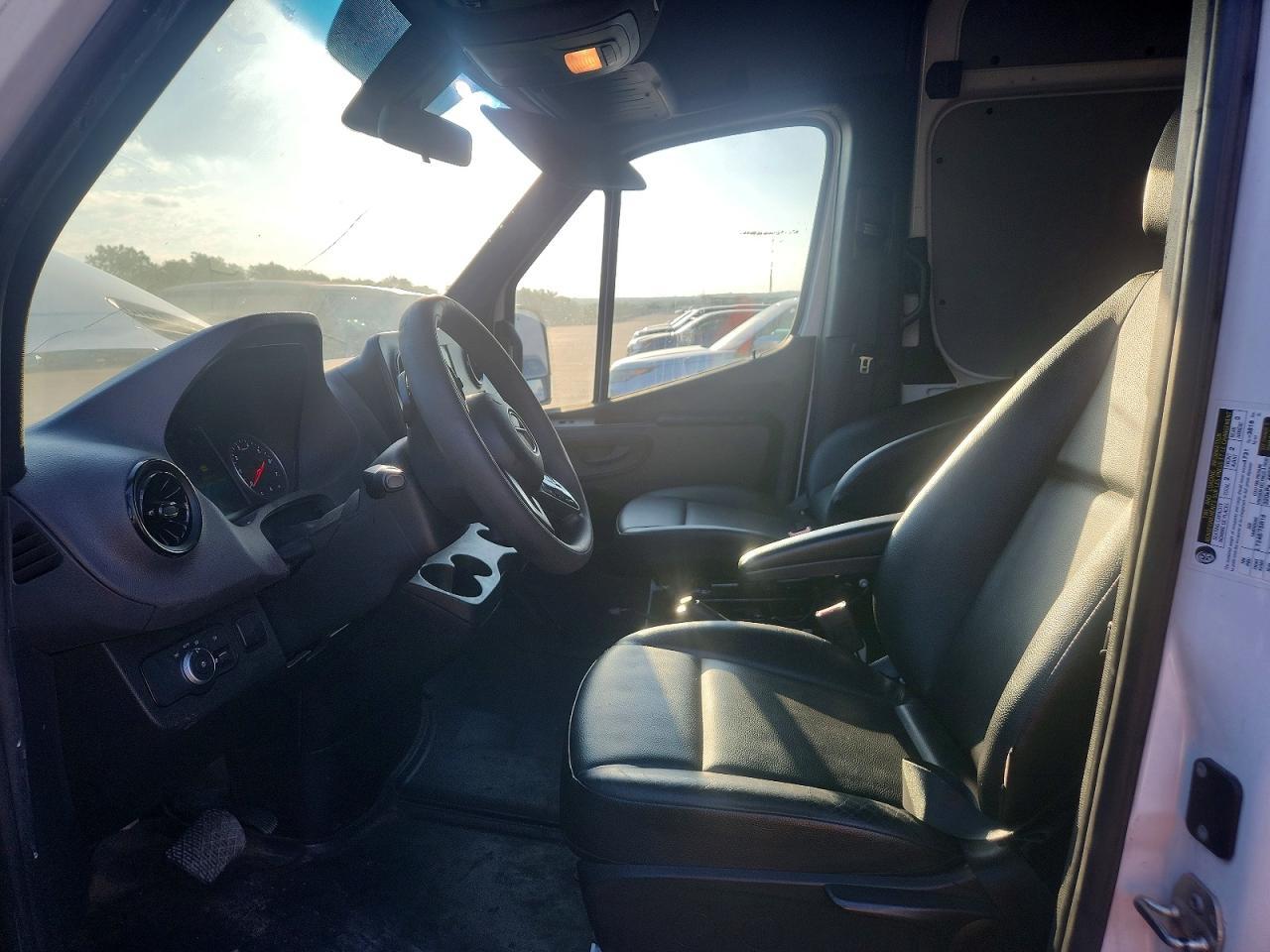 2023 Mercedes Benz Sprinter 2500 Delivery Van - Фото 7