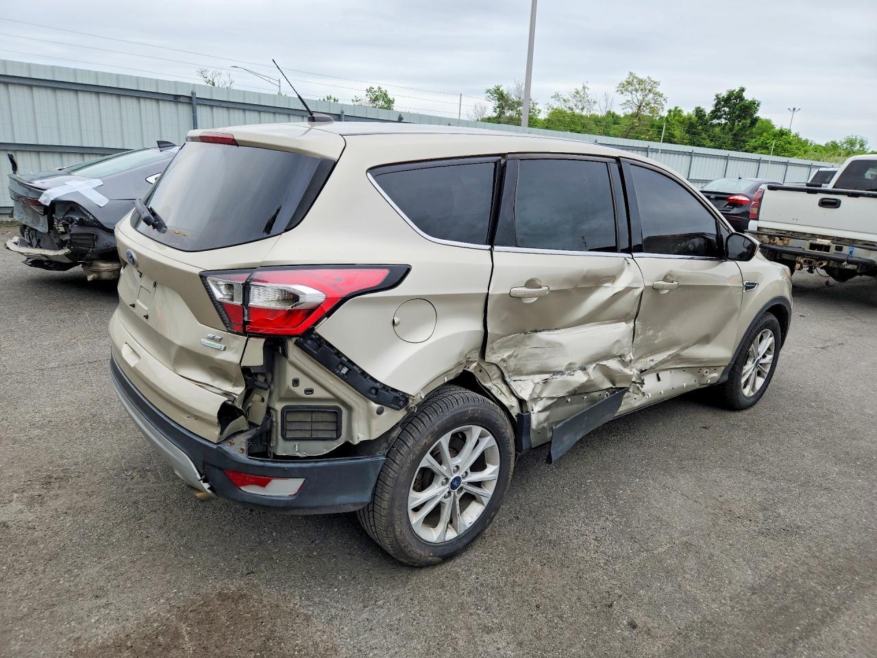 2017 Ford Escape - Фото 3