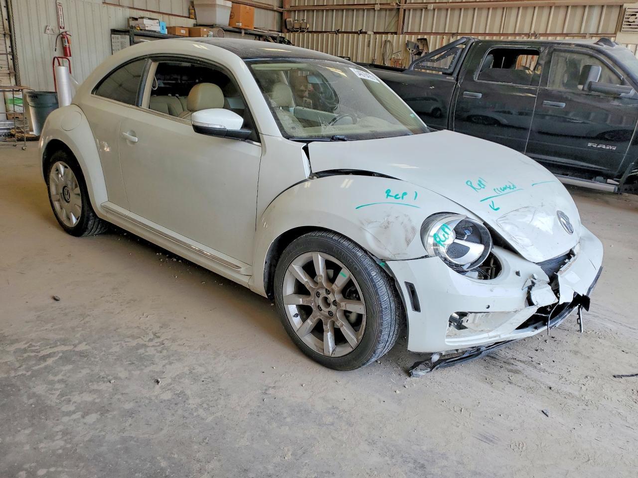 2019 Volkswagen Beetle Se - Image 4