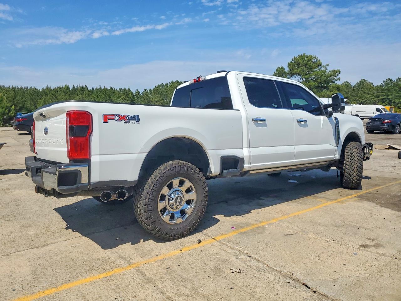 2023 Ford F250 Super Duty - Фото 3