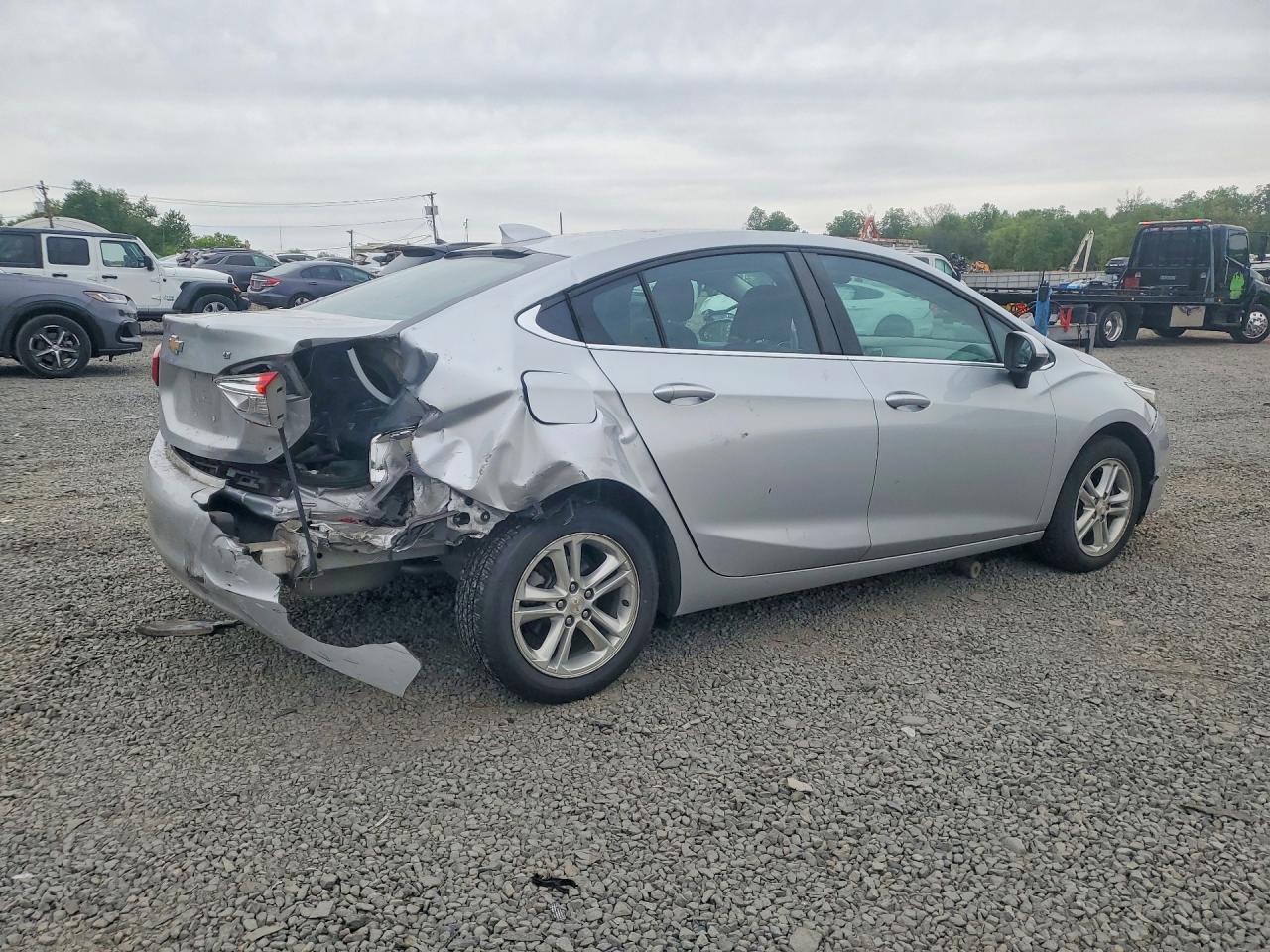 2017 Chevrolet Cruze Lt - Image 3