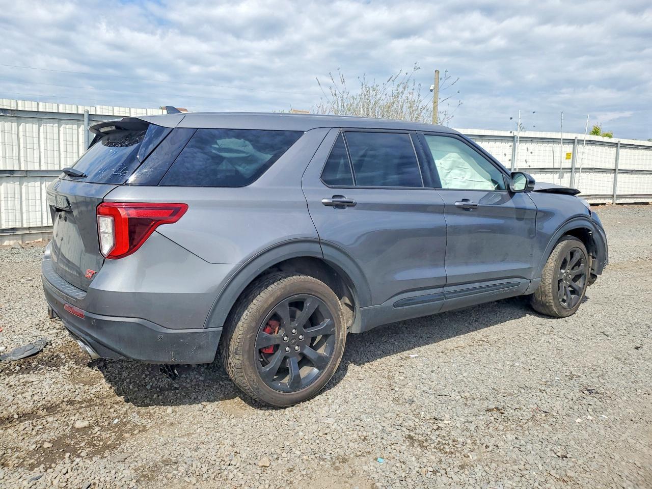2022 Ford Explorer St - Фото 3