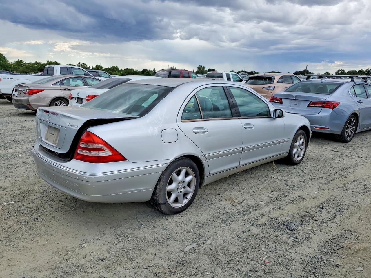 2003 Mercedes-Benz C 240 4Matic - Image 3