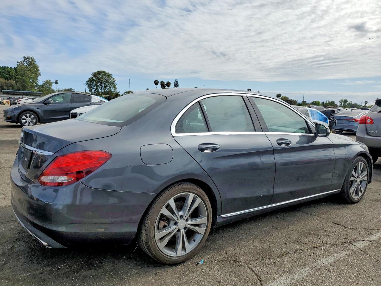 2016 Mercedes-Benz C 300 - Фото 3
