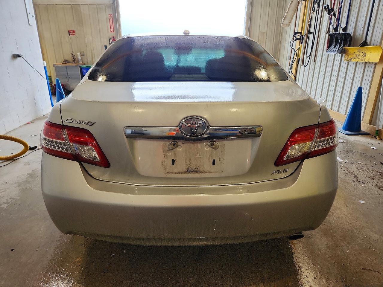 2011 Toyota Camry - Фото 6