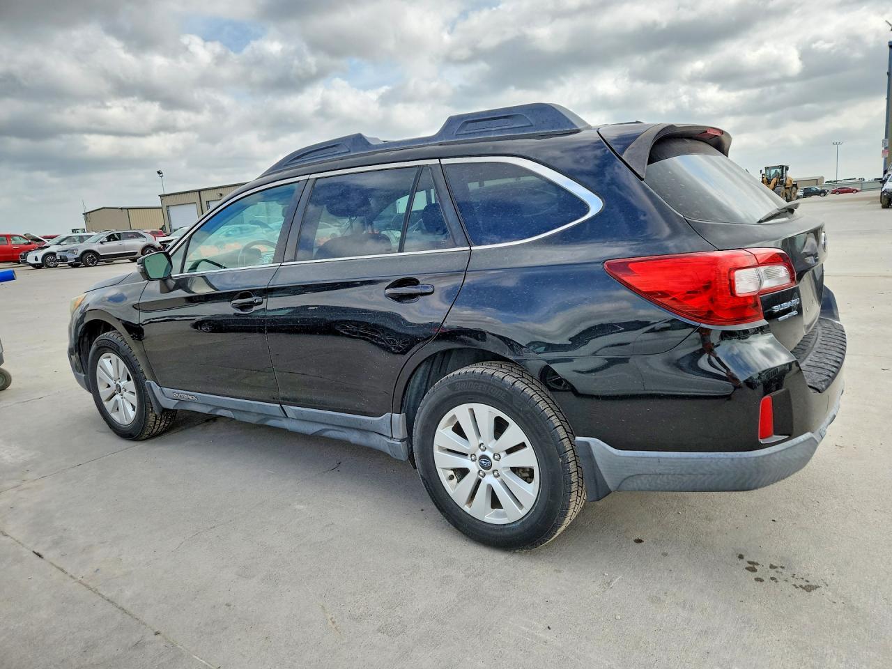 2015 Subaru Outback 2.5I Premium - Image 2
