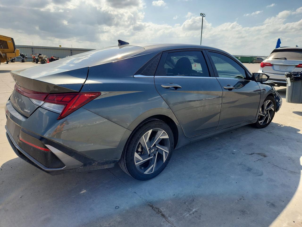2024 Hyundai Elantra Limited - Image 3
