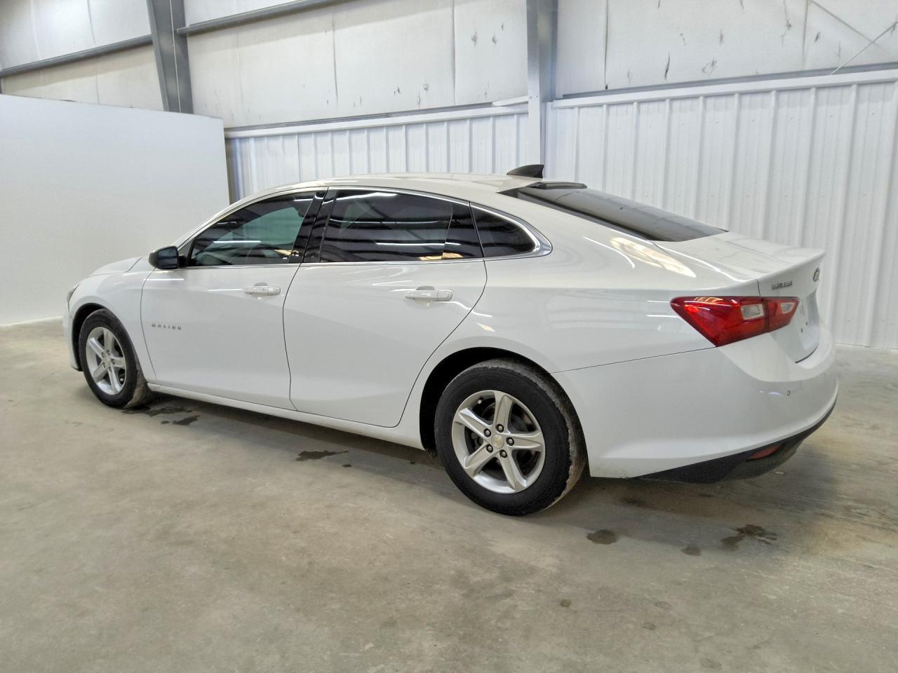2022 Chevrolet Malibu Ls - Фото 2