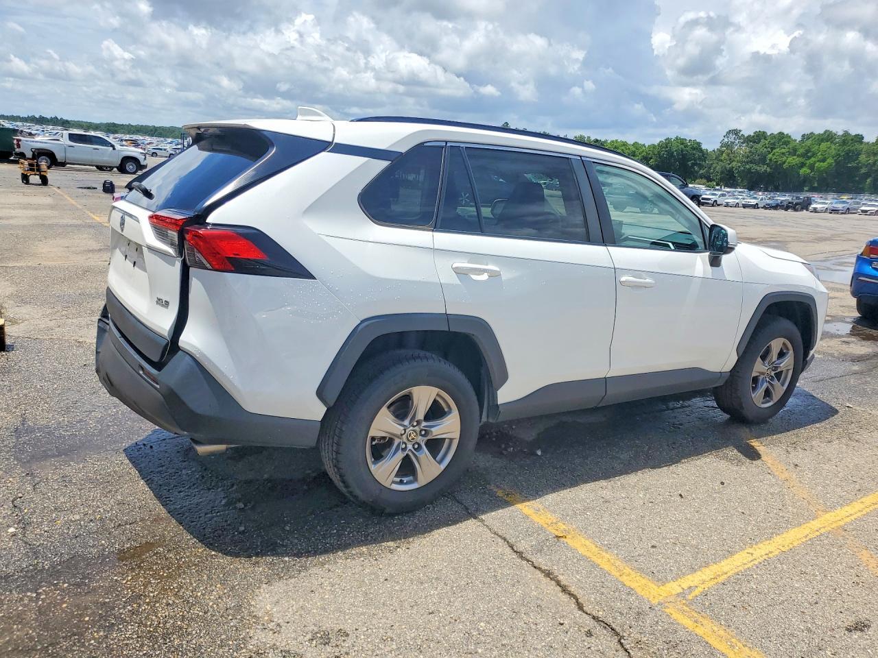 2022 Toyota Rav4 Xle - Фото 3