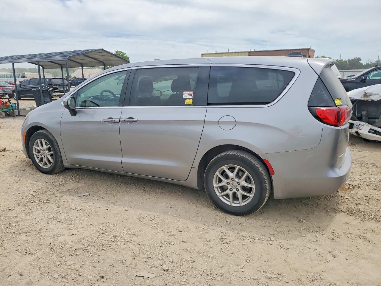 2021 Chrysler Voyager Lx - Фото 2