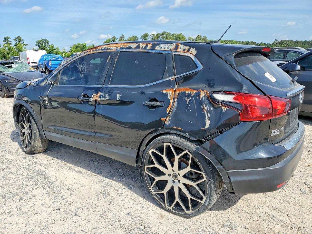 2017 Nissan Rogue Sport S - Фото 2