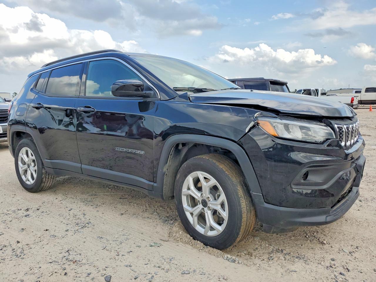 2025 Jeep Compass Latitude - Фото 4