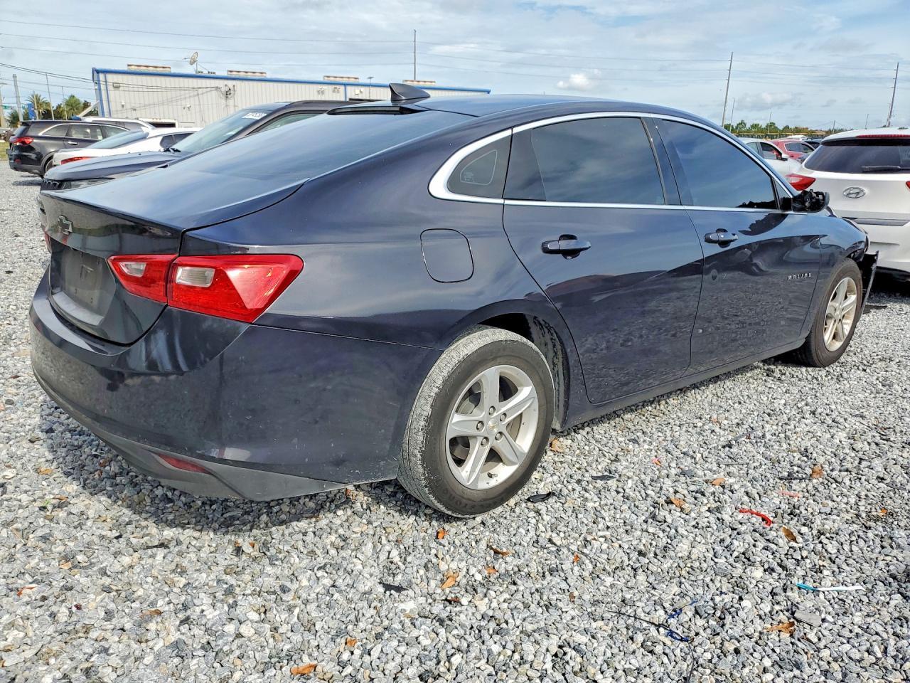2023 Chevrolet Malibu Ls - Фото 3