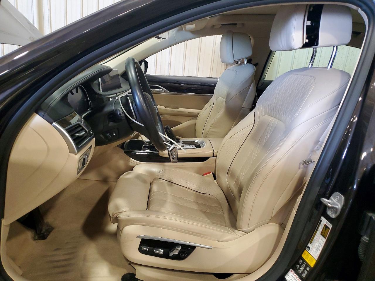 2016 BMW 750 Xi - Фото 7
