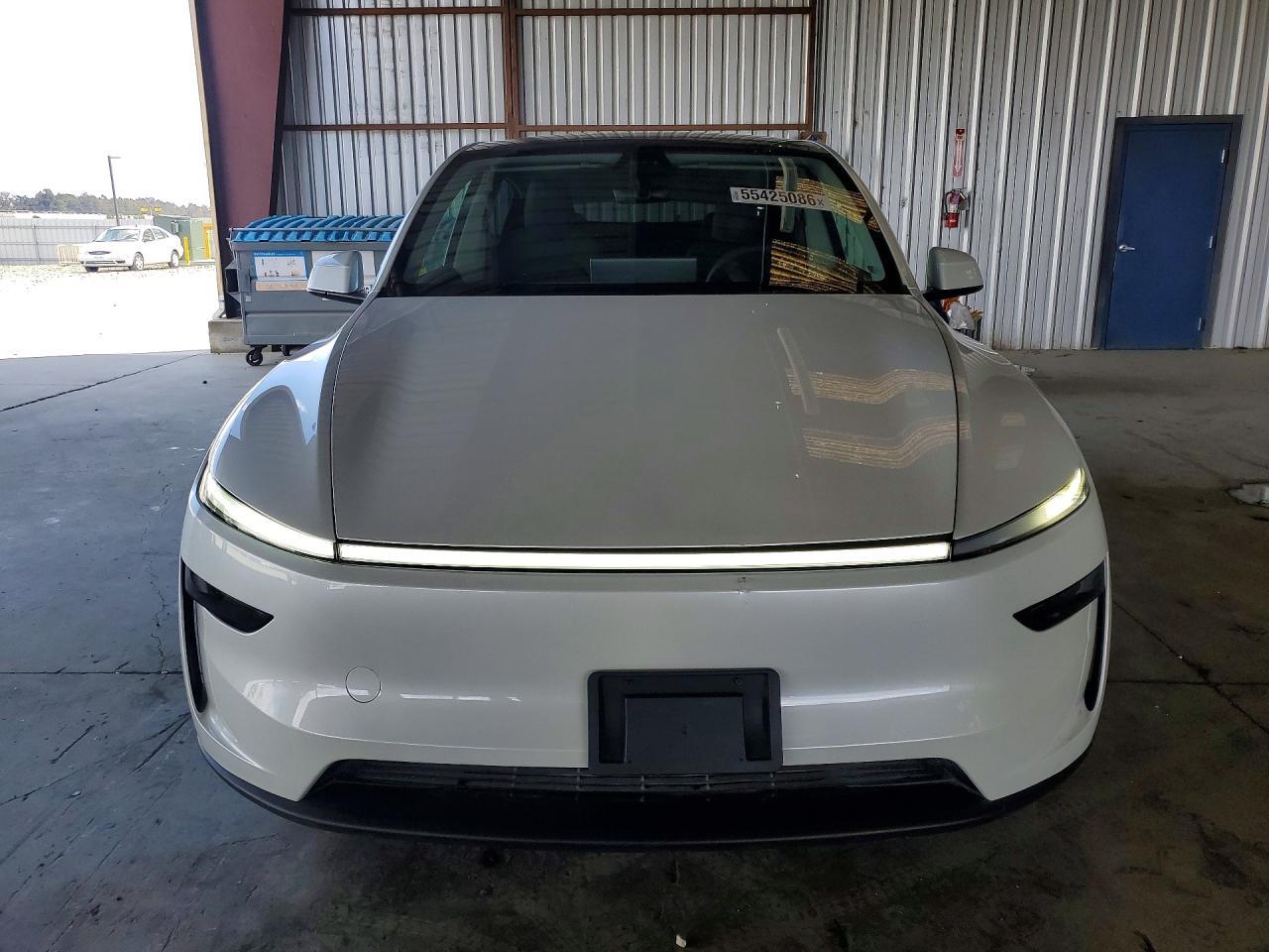 2026 Tesla Model Y - Фото 5