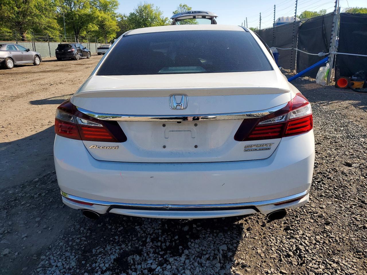 2017 Honda Accord Sport Special Edition - Image 6