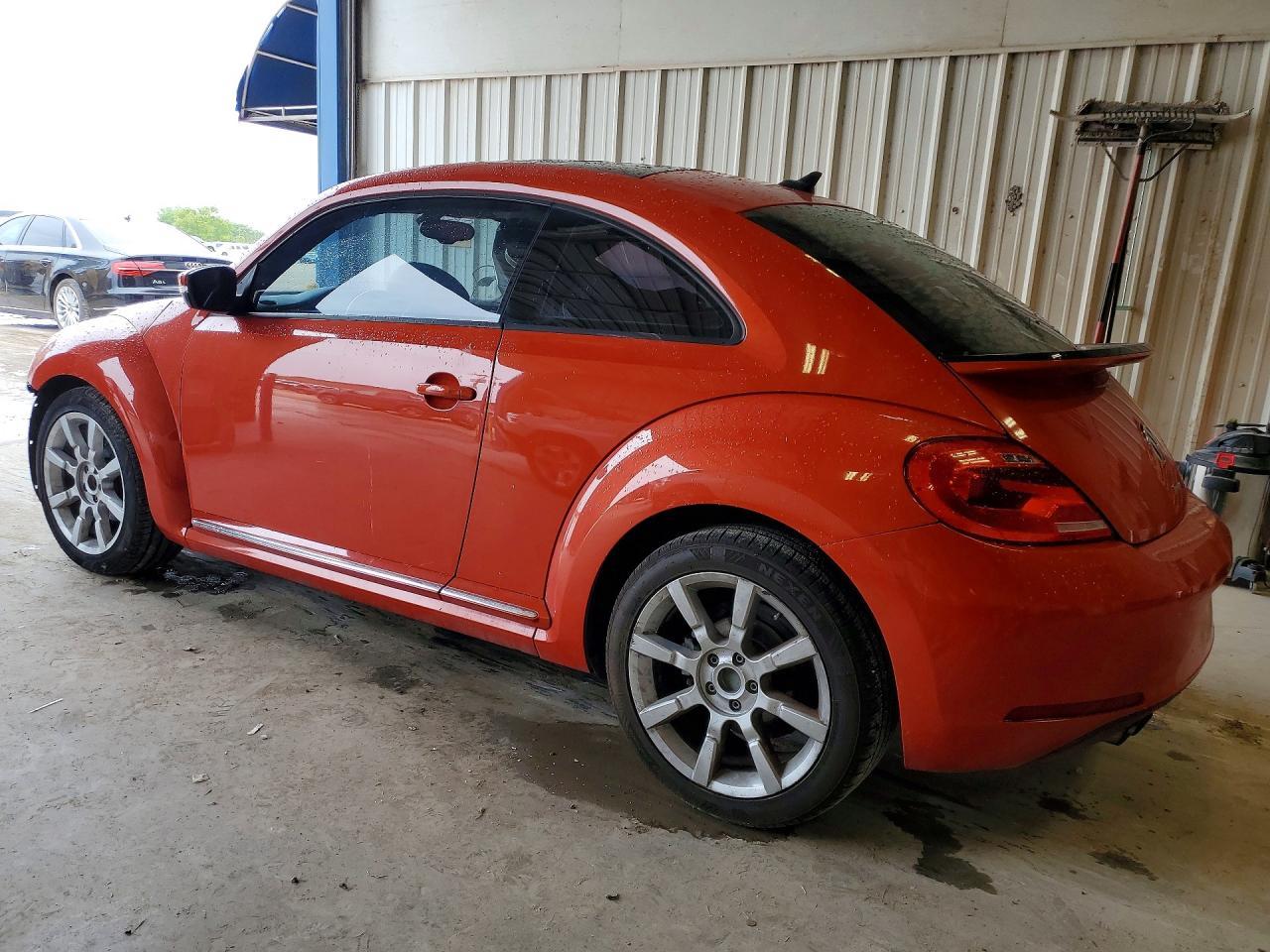 2016 Volkswagen Beetle Se - Image 2