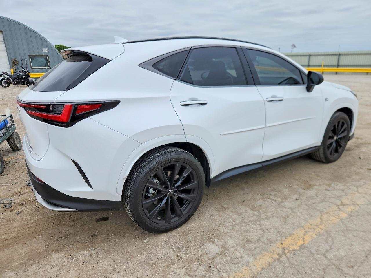 2022 Lexus Nx 350 - Image 3