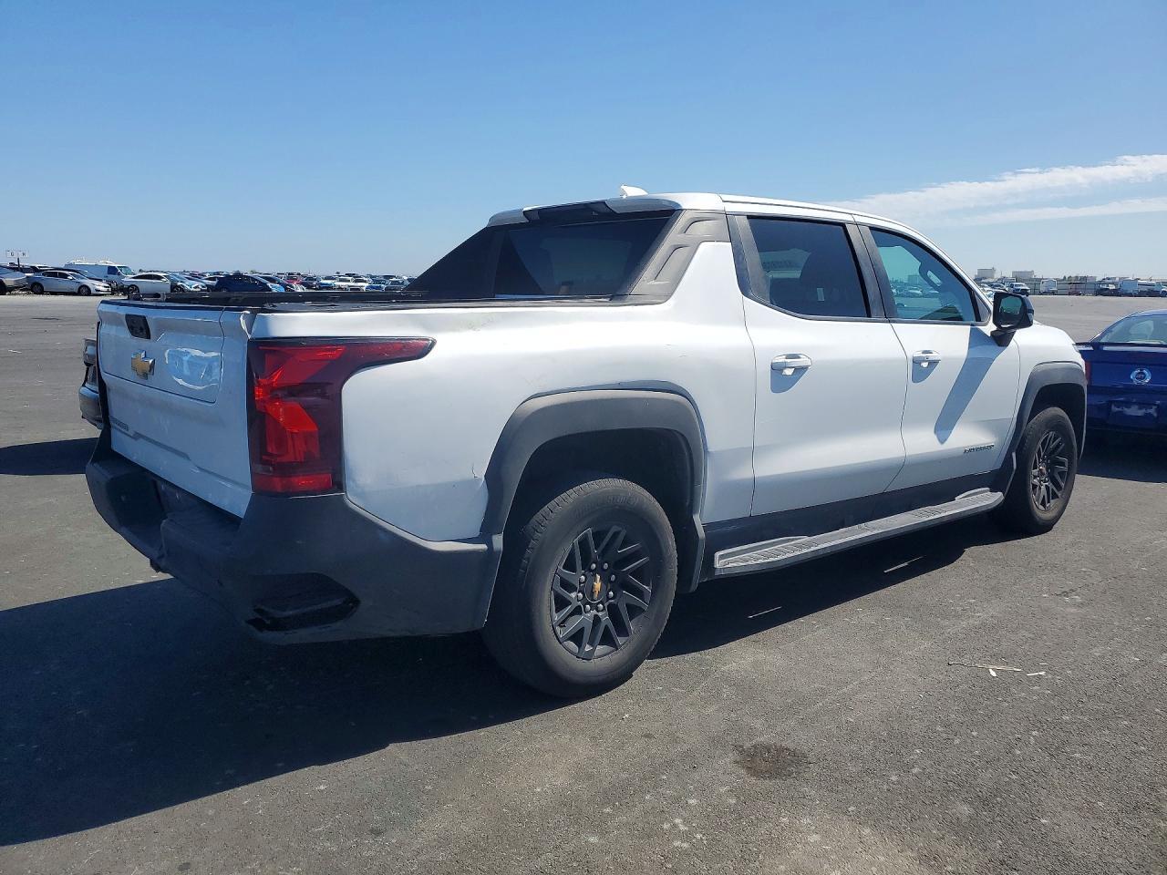 2024 Chevrolet Silverado - Image 3