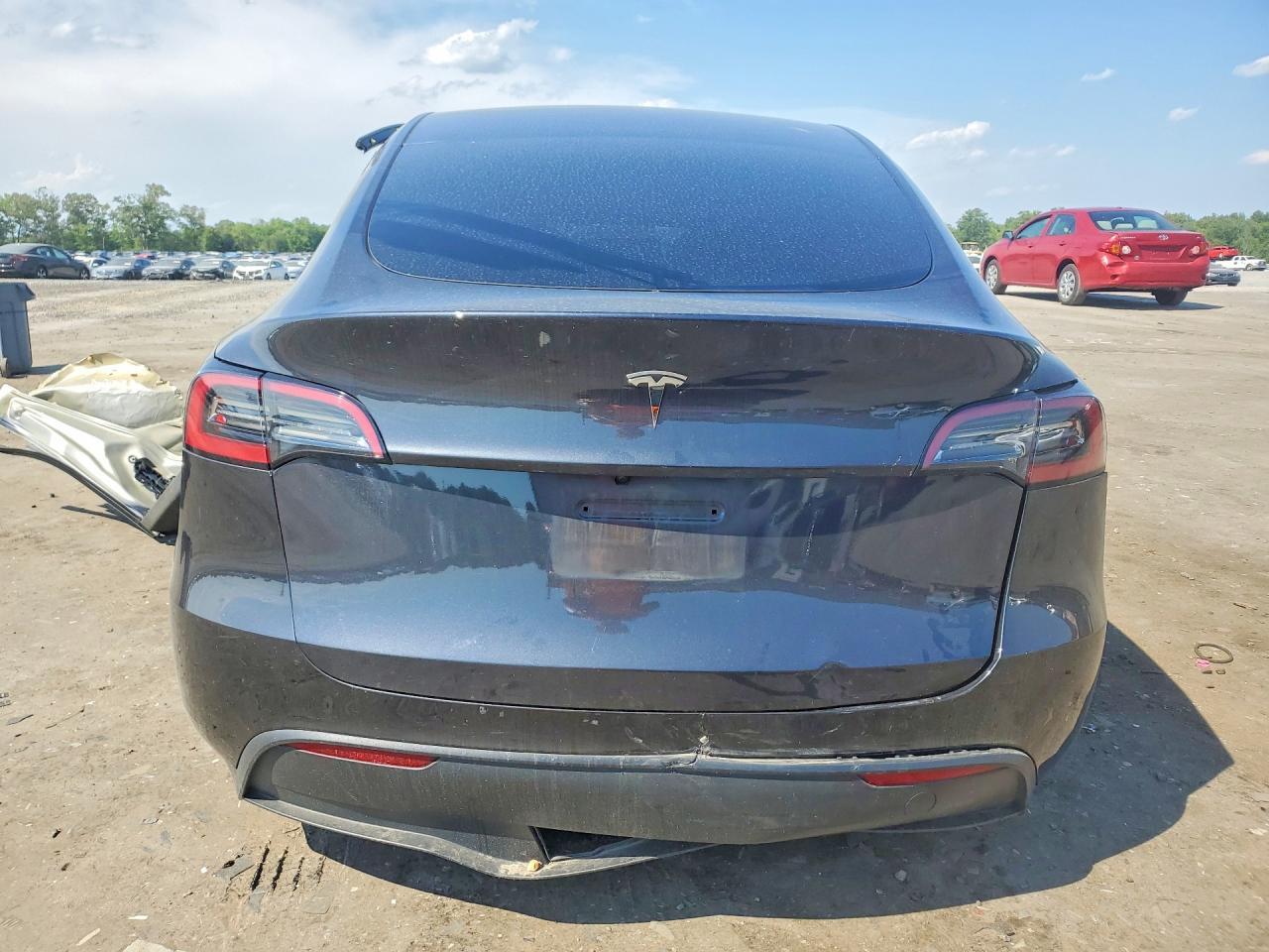 2025 Tesla Model Y - Image 6