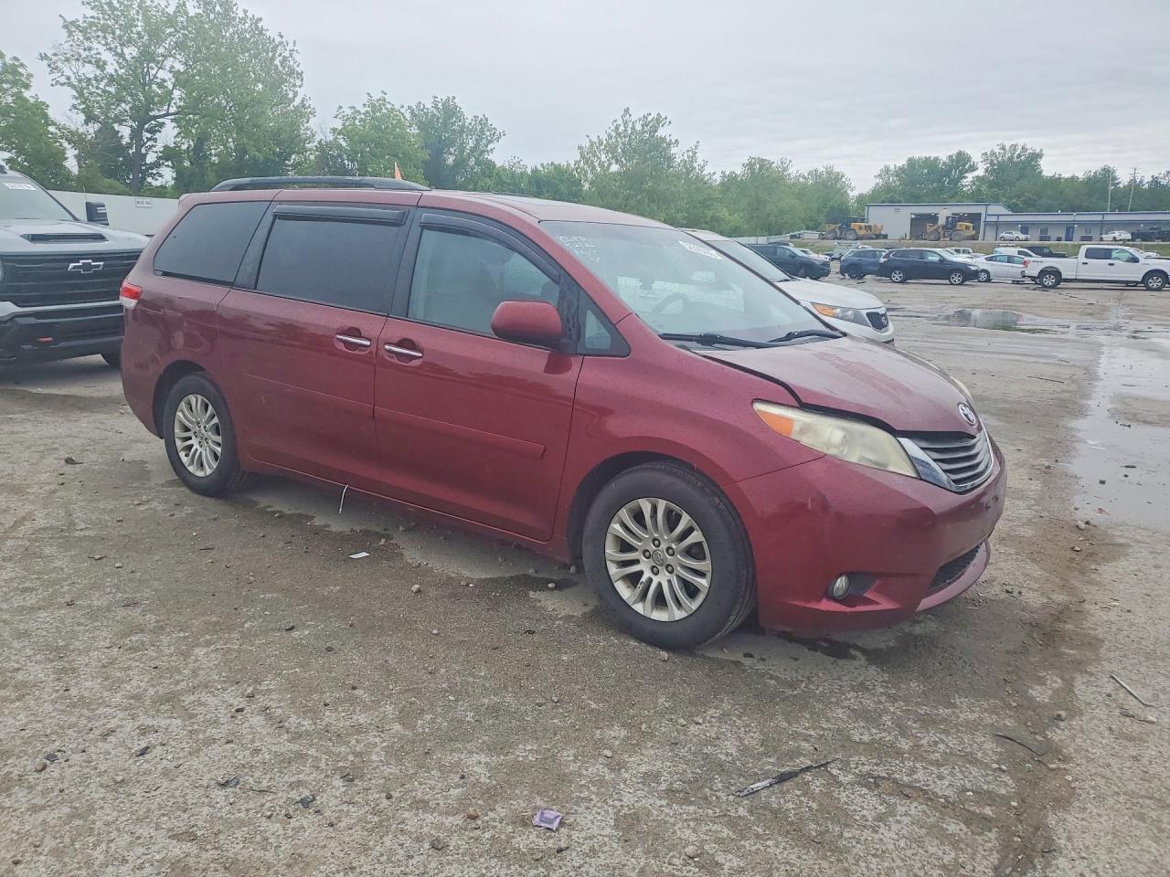 2013 Toyota Sienna - Фото 4