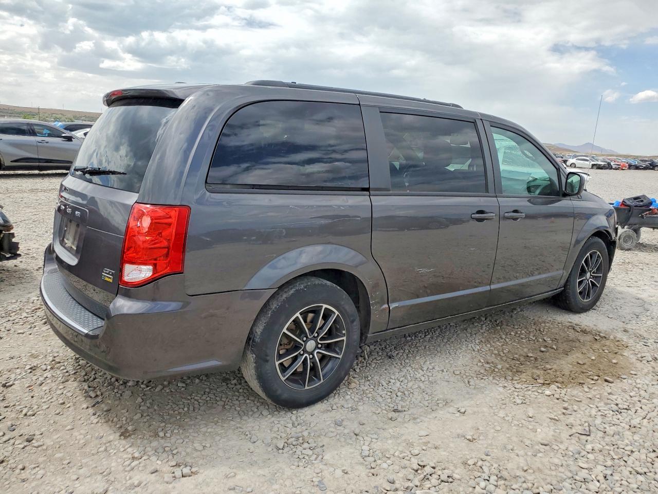 2018 Dodge Grand Caravan Gt - Image 3