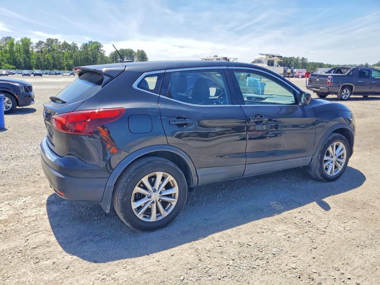 2017 Nissan Rogue Sport S - Image 3
