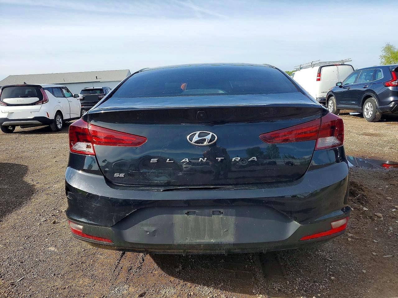 2020 Hyundai Elantra Se - Image 6