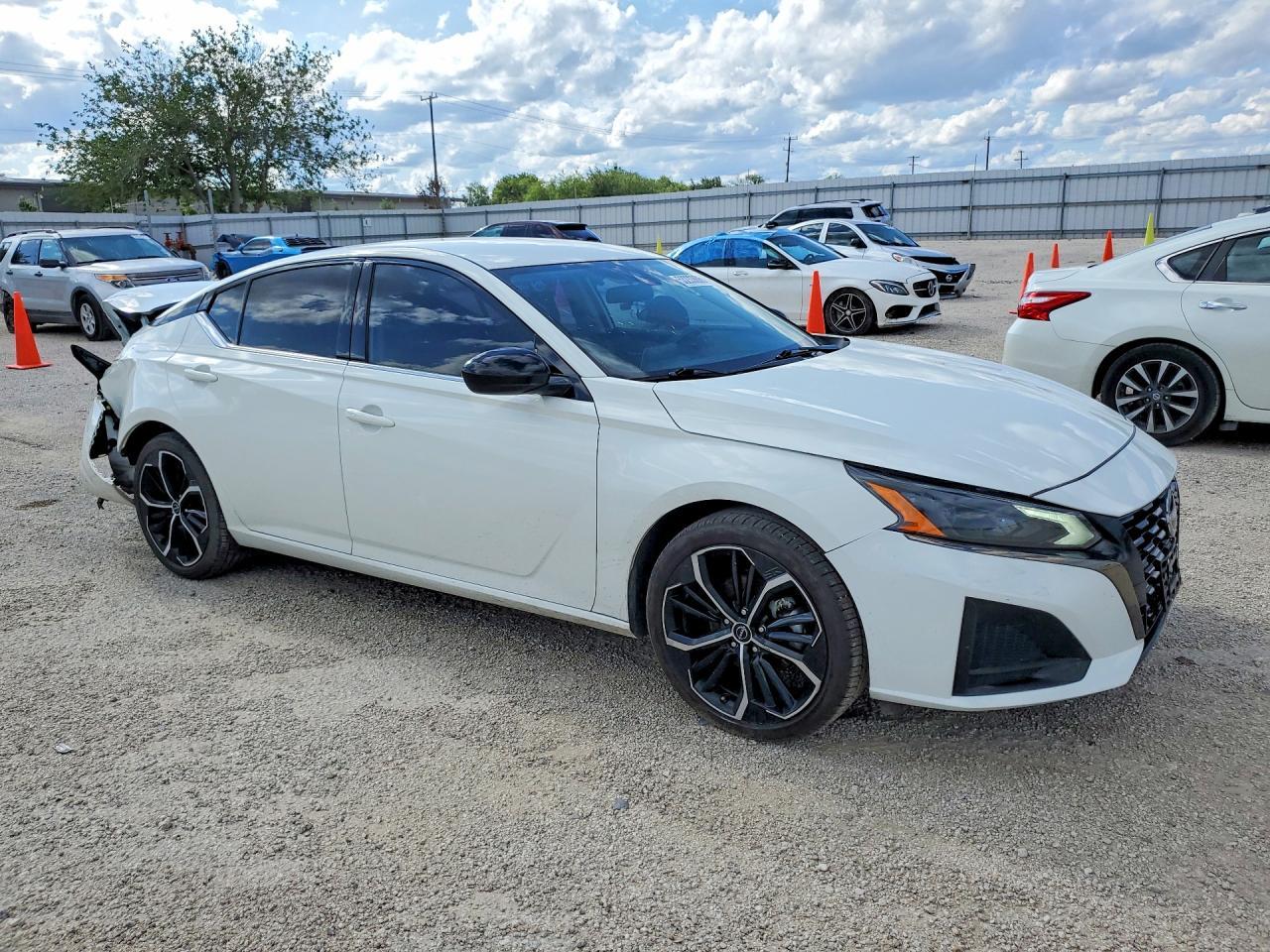 2024 Nissan Altima Sr - Image 4