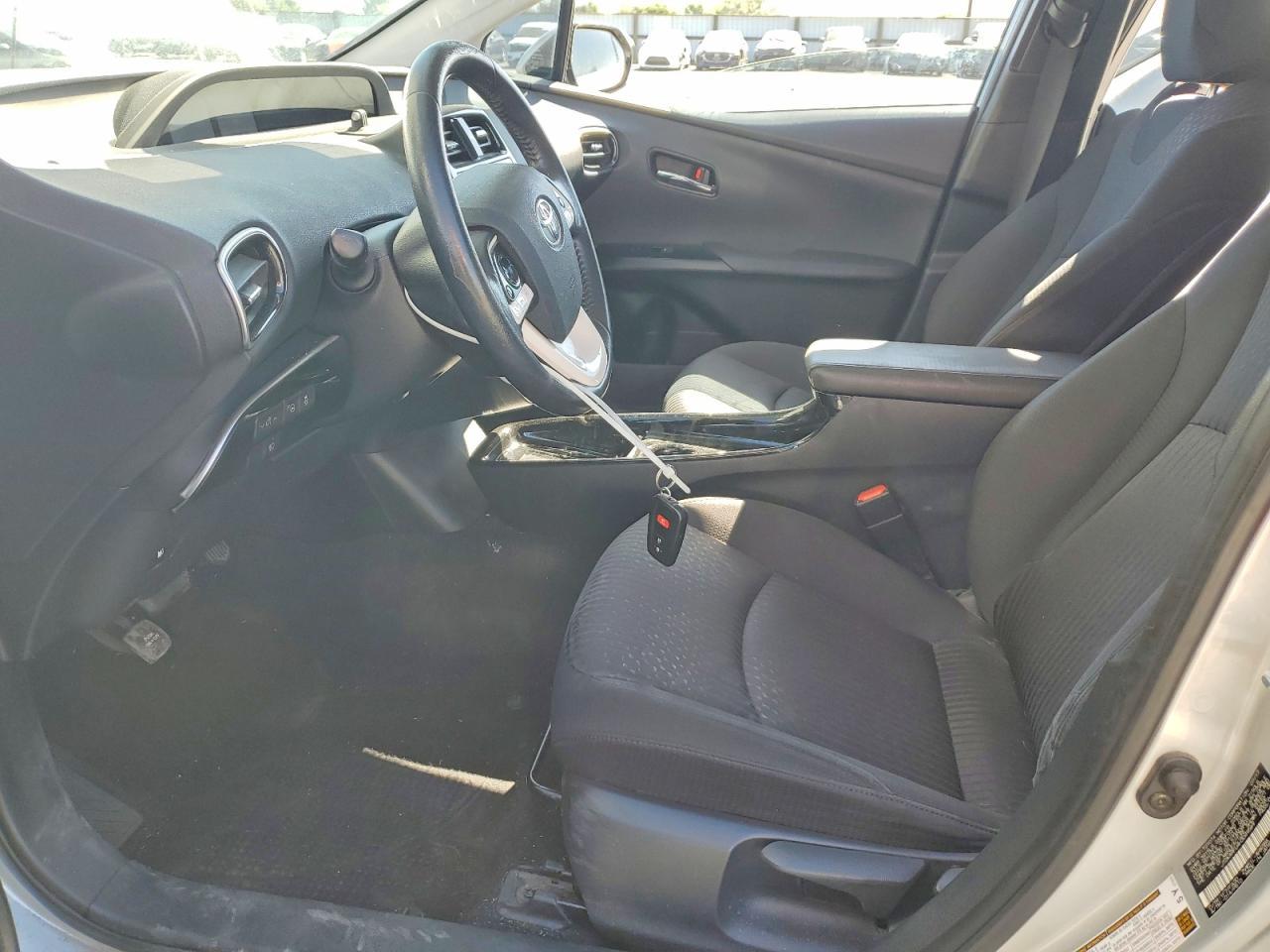 2017 Toyota Prius Three - Фото 7