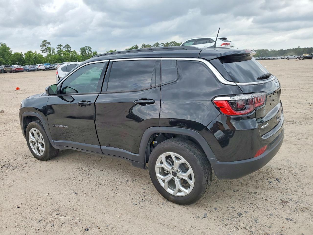 2025 Jeep Compass Latitude - Фото 2