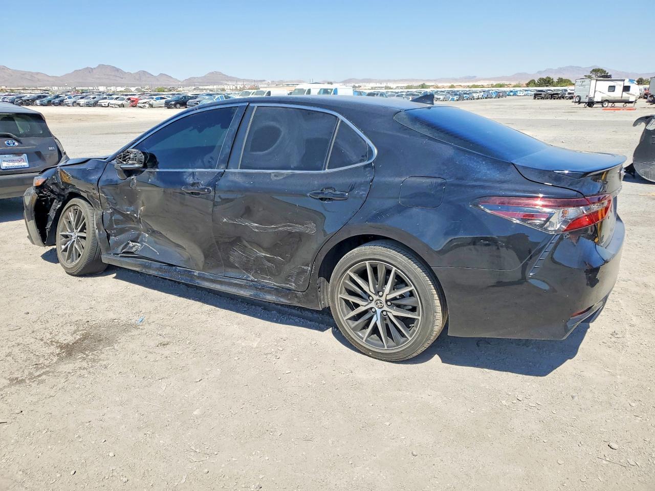 2024 Toyota Camry - Фото 2