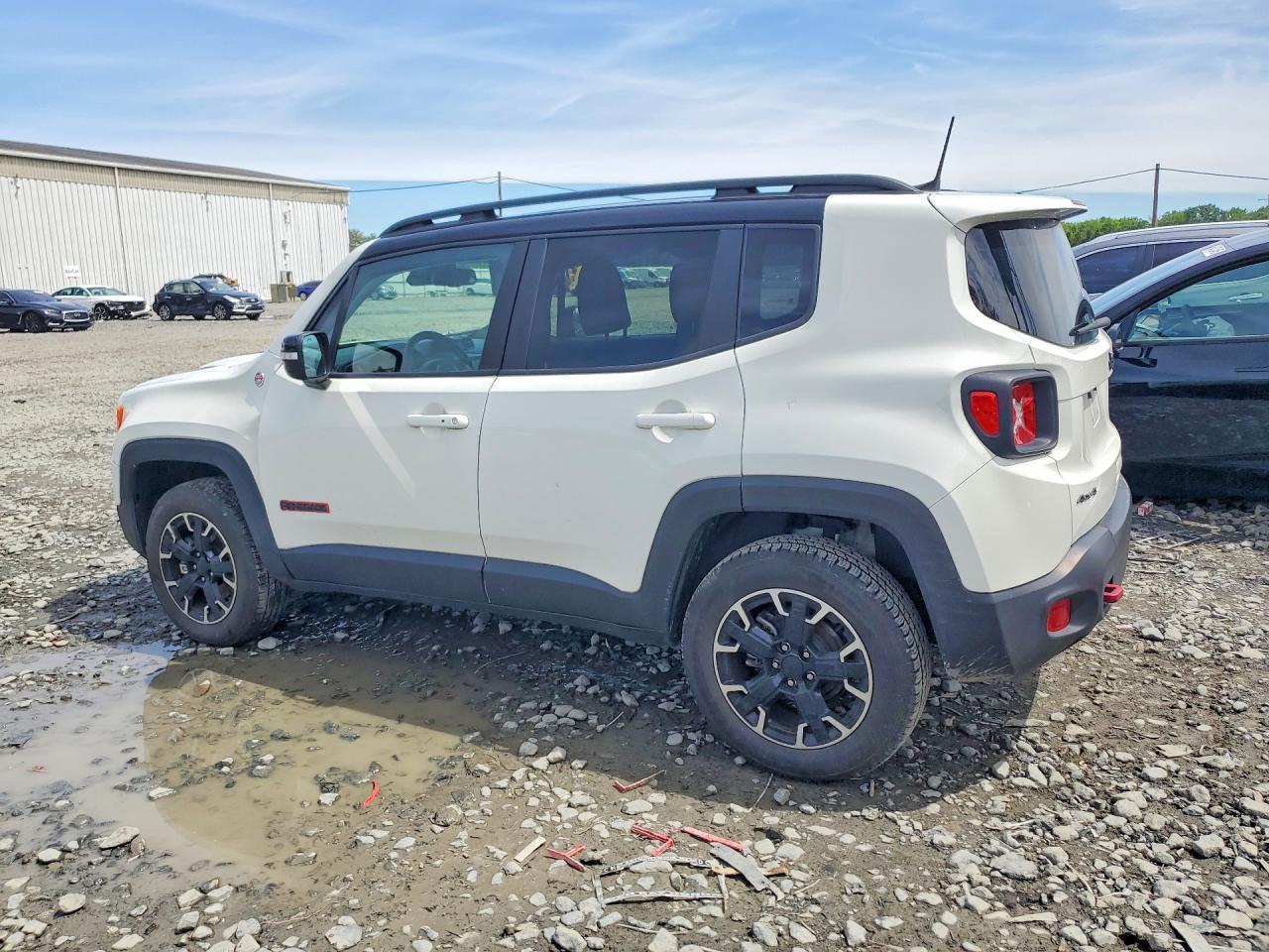 2023 Jeep Renegade Trailhawk - Фото 2