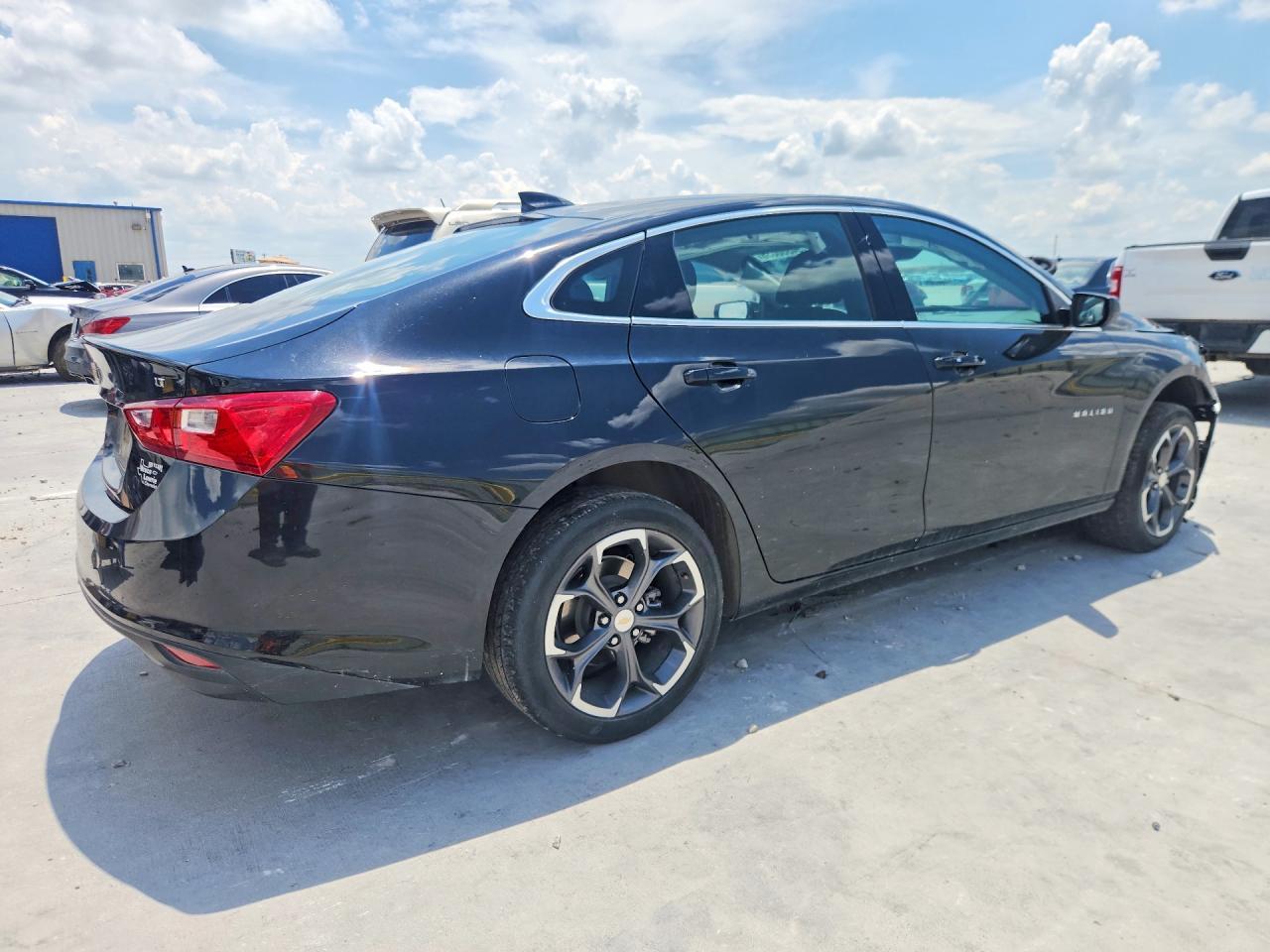 2023 Chevrolet Malibu Lt - Фото 3