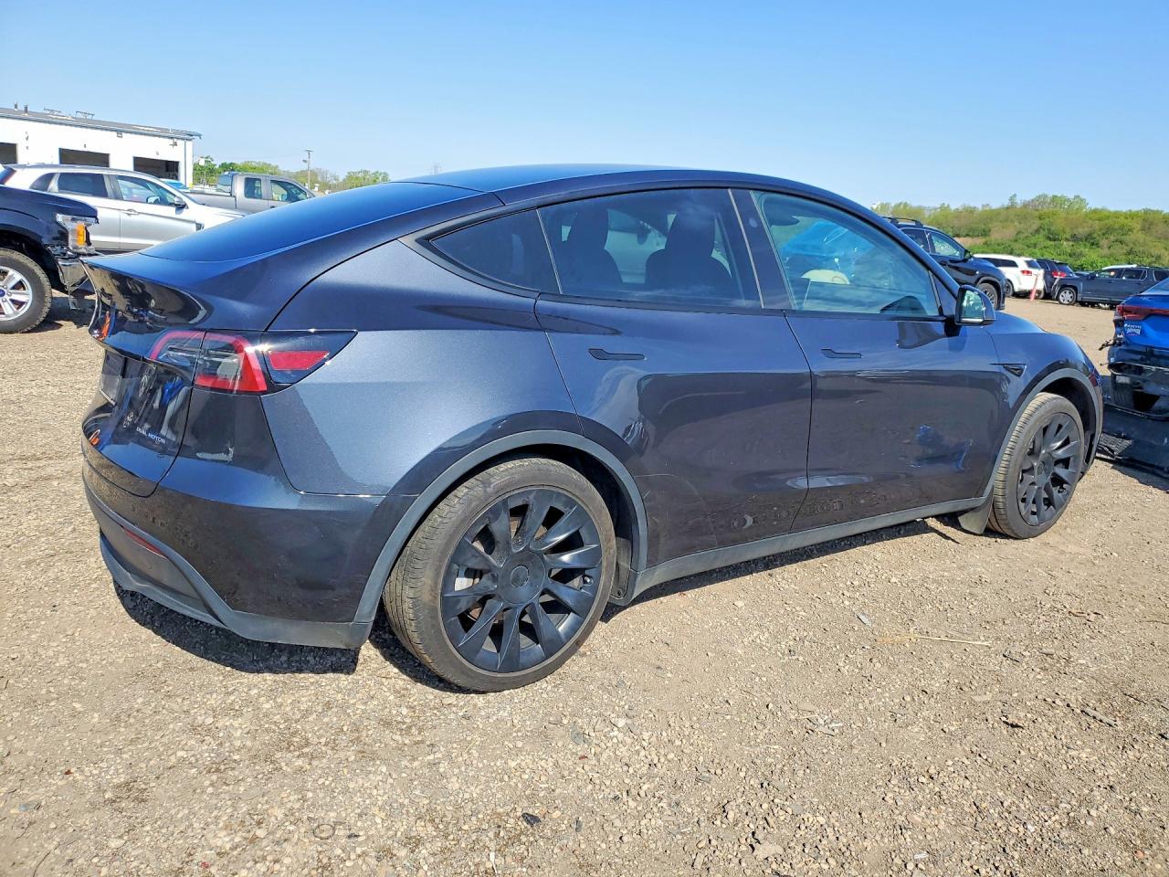 2024 Tesla Model Y - Фото 3