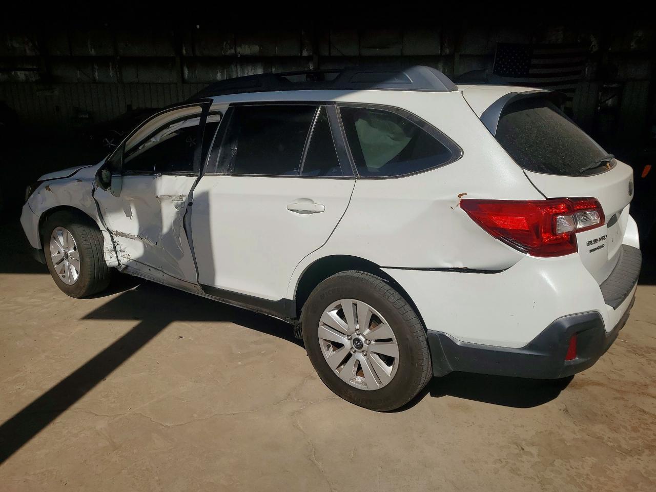 2018 Subaru Outback 2.5I Premium - Image 2